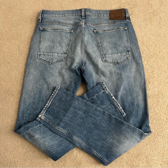 Hudson Jeans Blake Slim Straight with Stretch in Domain Wash (Faded Blue) - Picture 7 of 10